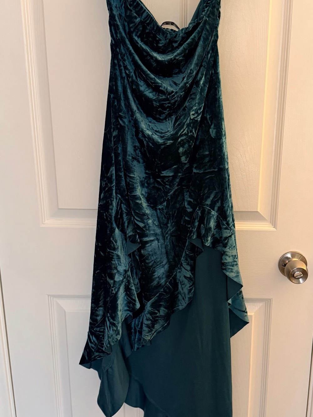 silence + noise emerald green sleeveless velvet cowl-neck dress